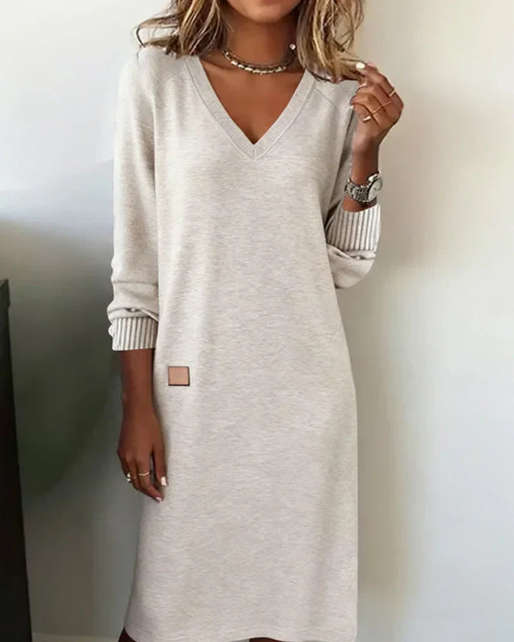 Kay – Relaxed V-Neck Knit Midi Dress
