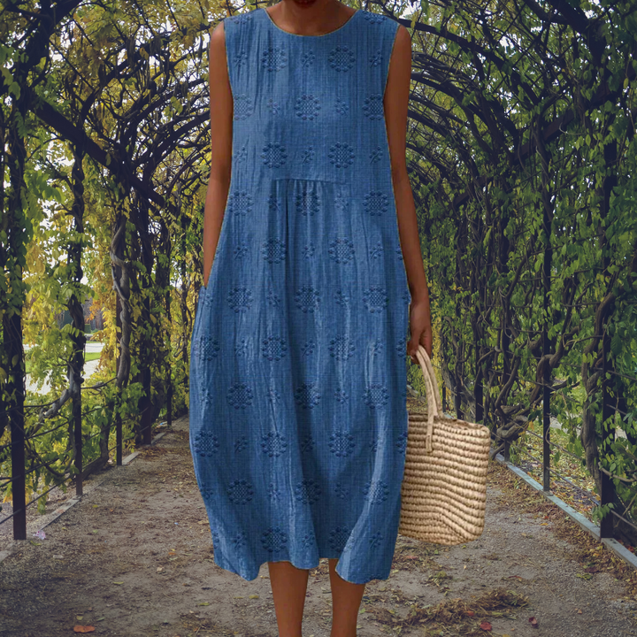 Simone – Sleeveless Textured Midi Dress with Pockets
