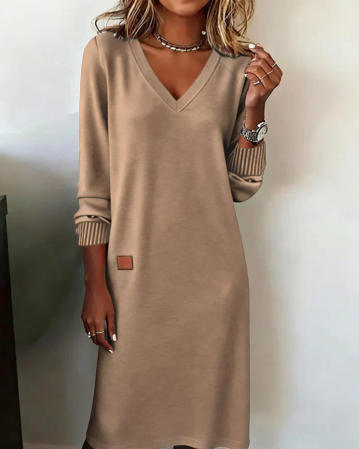 Kay – Relaxed V-Neck Knit Midi Dress