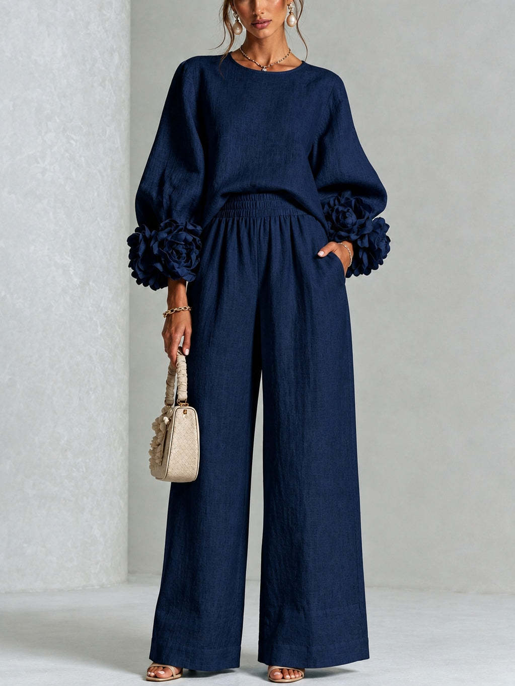 Shirley – Linen-Look Set with Floral Cuffs