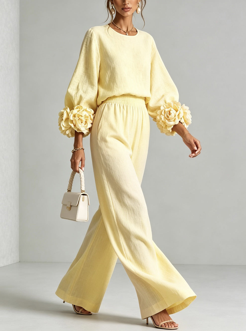 Shirley – Linen-Look Set with Floral Cuffs