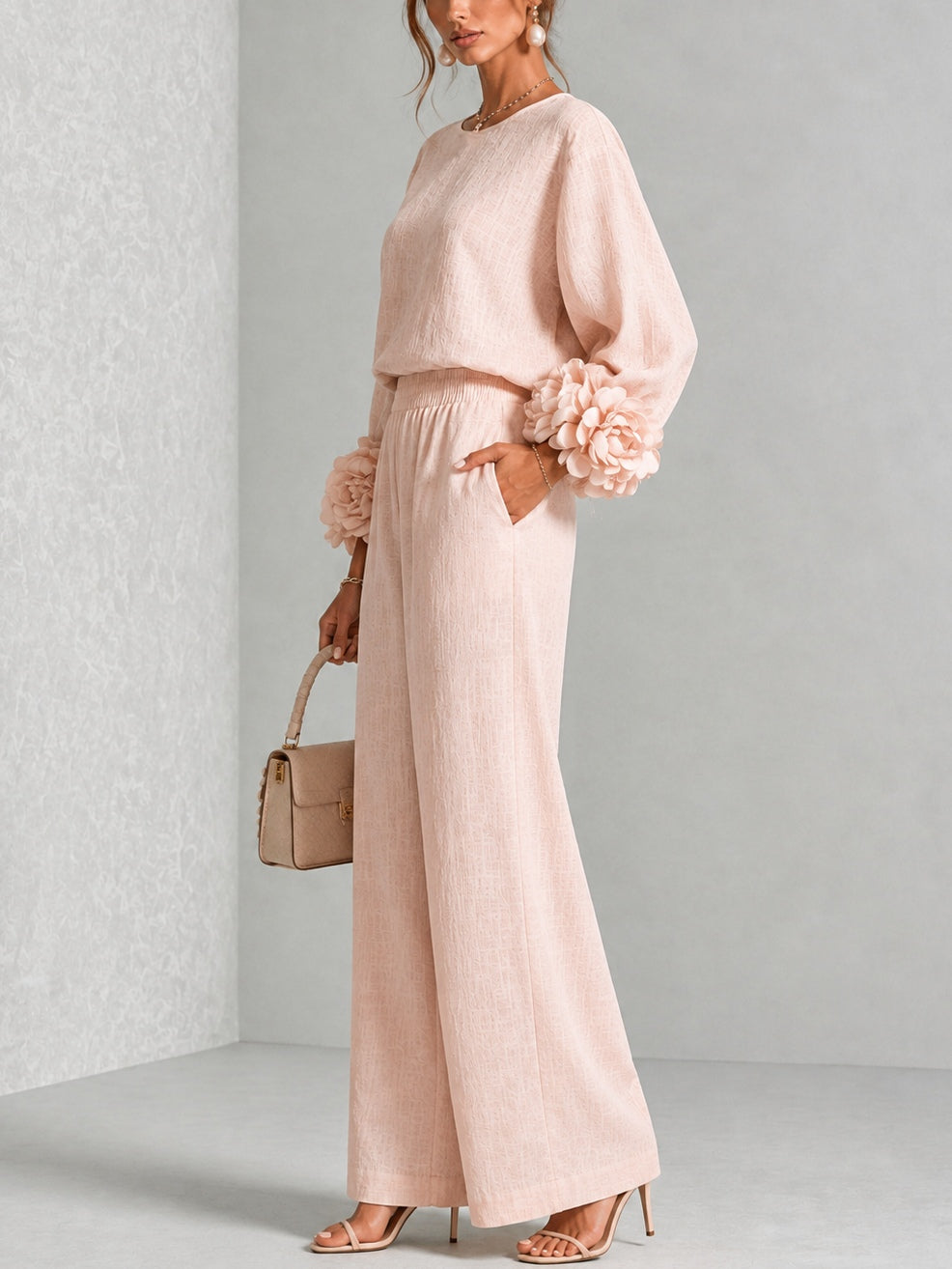 Shirley – Linen-Look Set with Floral Cuffs