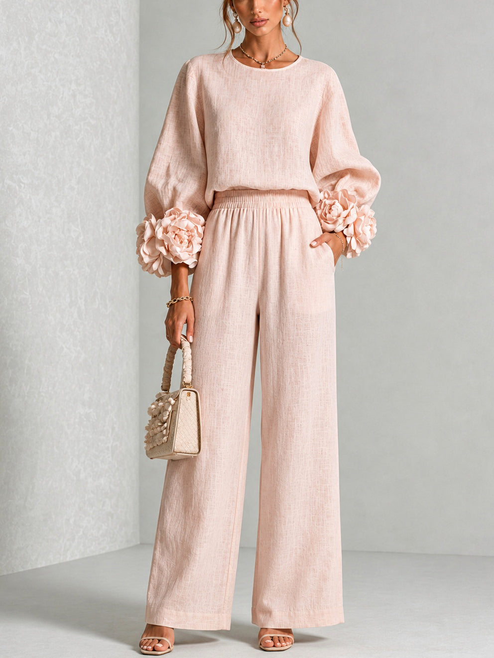 Shirley – Linen-Look Set with Floral Cuffs
